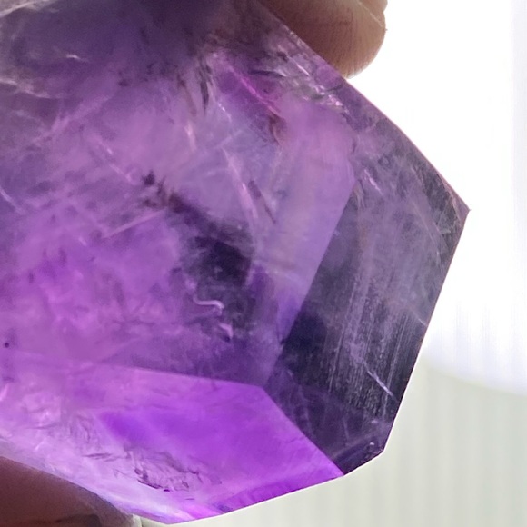 Gemmy Amethyst crystal point - Picture 4 of 6